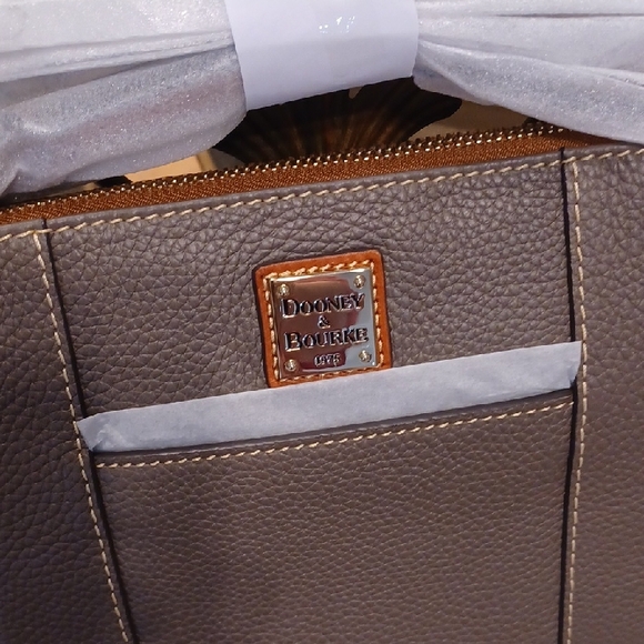 STUNNING Dooney & Bourke 'Lexington' Elephant Colored Crossbody Bag - Picture 3 of 12